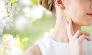 Strahlende Braut nach der japanischen Gesichtsmassage – Frischer Glow und natürliche Schönheit